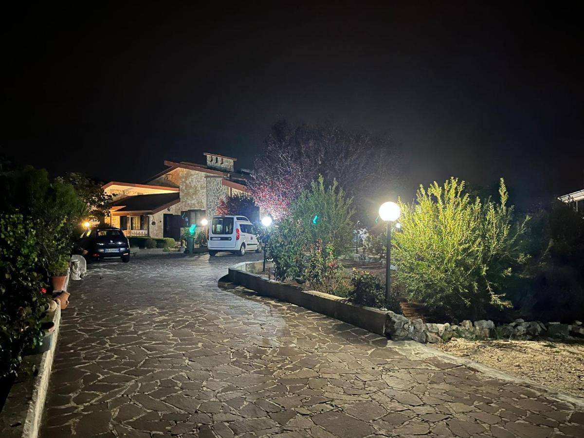 Case Vacanza E Camere In Villa Isabella Con Parcheggio Custodito E Wifi Gioia Del Colle Bagian luar foto