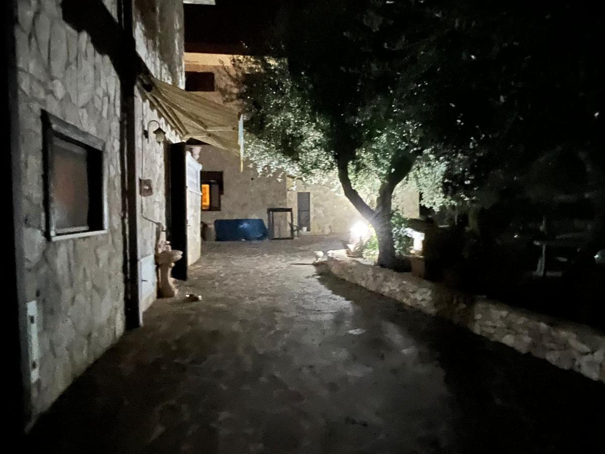 Case Vacanza E Camere In Villa Isabella Con Parcheggio Custodito E Wifi Gioia Del Colle Bagian luar foto