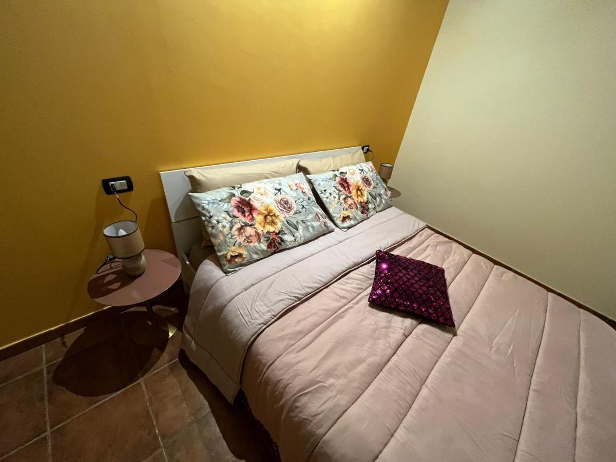 Case Vacanza E Camere In Villa Isabella Con Parcheggio Custodito E Wifi Gioia Del Colle Bagian luar foto
