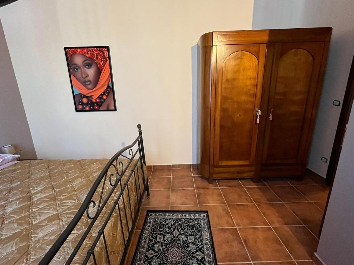 Case Vacanza E Camere In Villa Isabella Con Parcheggio Custodito E Wifi Gioia Del Colle Bagian luar foto