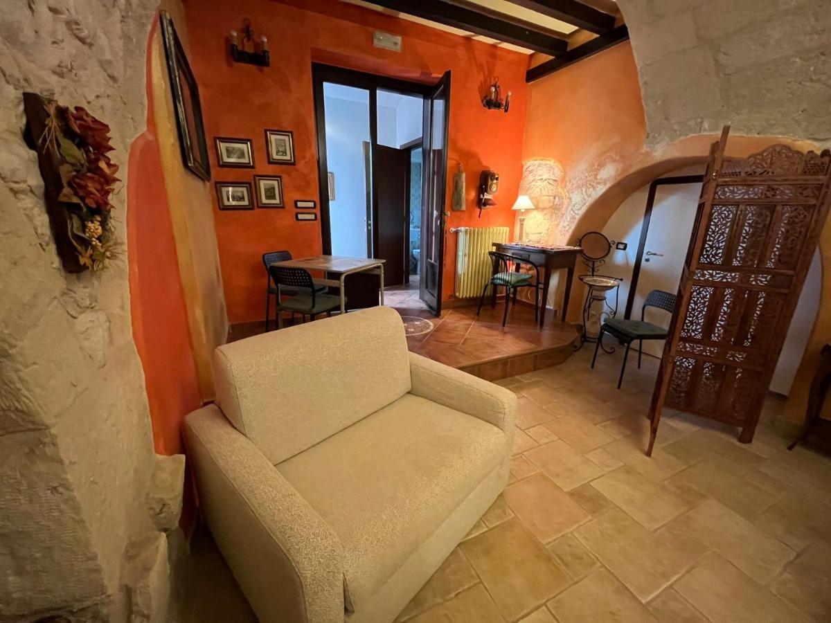 Case Vacanza E Camere In Villa Isabella Con Parcheggio Custodito E Wifi Gioia Del Colle Bagian luar foto