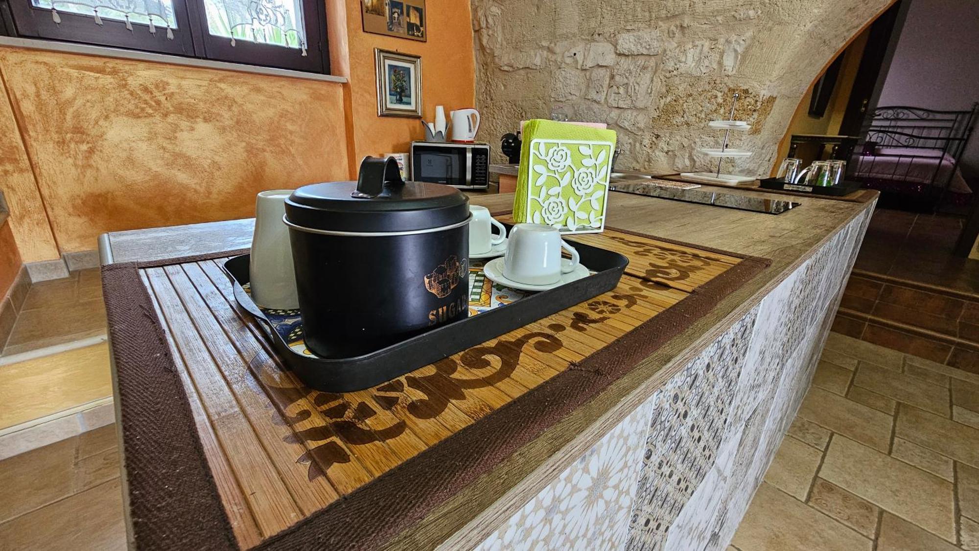 Case Vacanza E Camere In Villa Isabella Con Parcheggio Custodito E Wifi Gioia Del Colle Bagian luar foto