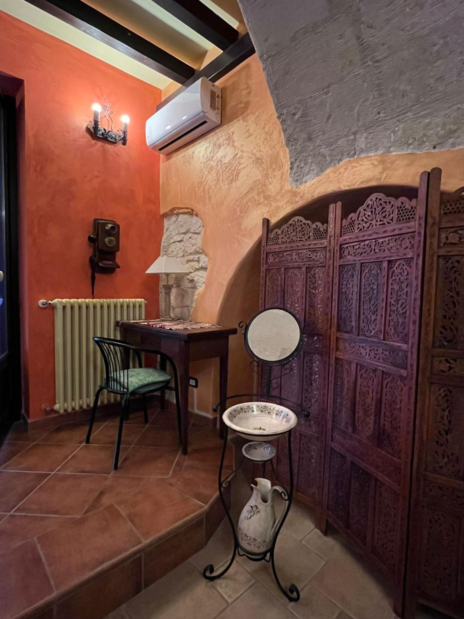 Case Vacanza E Camere In Villa Isabella Con Parcheggio Custodito E Wifi Gioia Del Colle Bagian luar foto